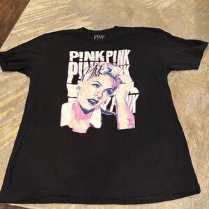 2017 PINK Size XL  Concert Tour T Shirt Black in EUC